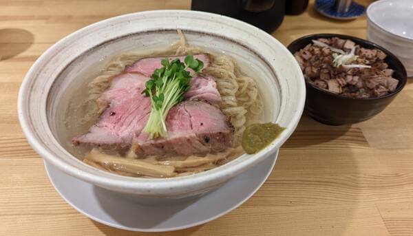 「塩たいおう」の塩ラーメンと炙りレアチャーシュー丼